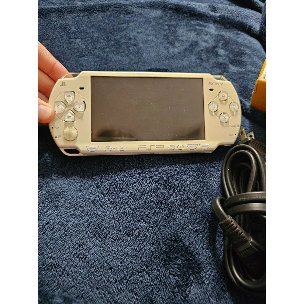 Sony PSP 2000 Star Wars Battlefront Limited Edition Ceramic White Console Boxed